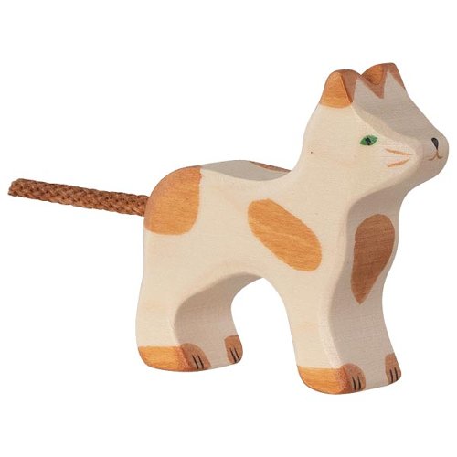Gato parado pequeño