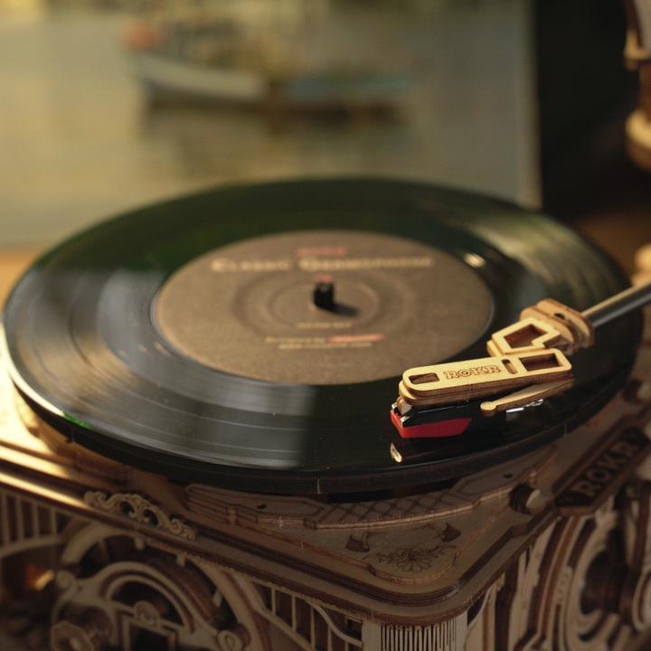 CLASSIC GRAMOPHONE