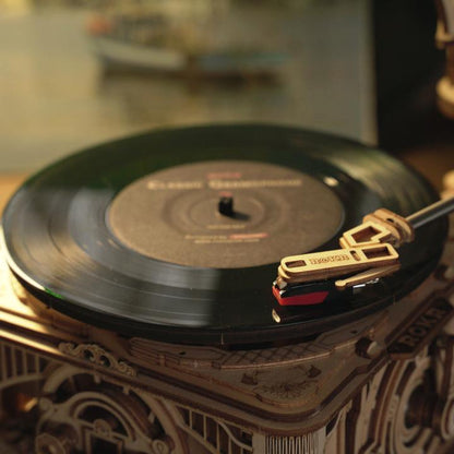 CLASSIC GRAMOPHONE
