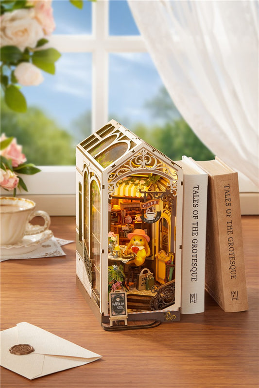HOLIDAY CAFÉ