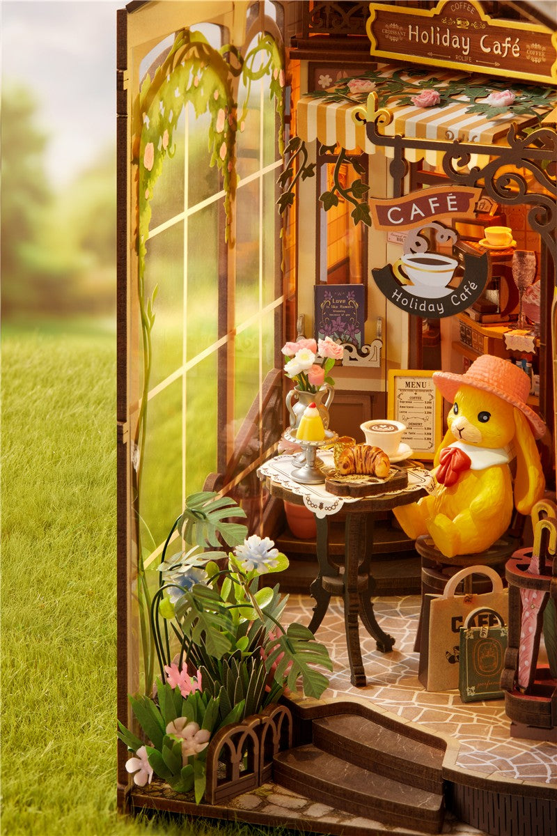 HOLIDAY CAFÉ